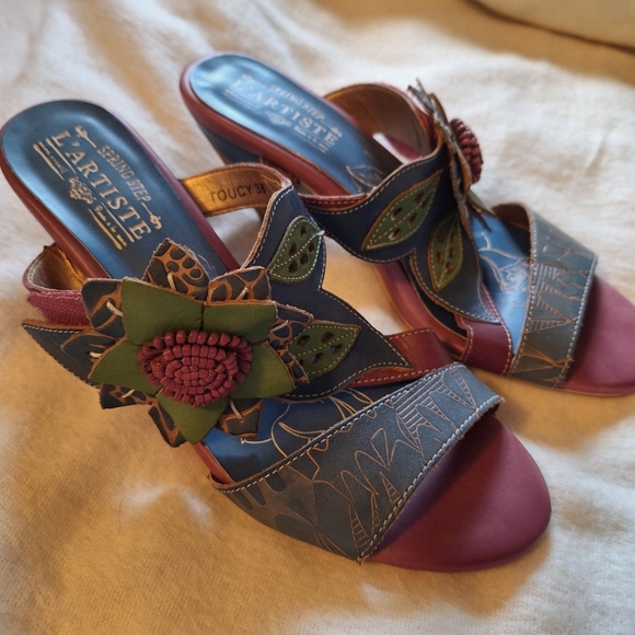 NWOT L'Artiste slides by Spring Step. Size 38/ 7.5M.. - Picture 1 of 8